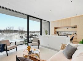 Smart Home Cinema Sauna Sonos Audio Garage, hótel í Espoo