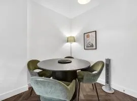 Central Cardiff Retreat 2Bed Apartment with Balcony and Parking