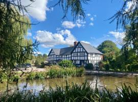 Historic Tudor House in rural Hereford - inc breakfast, Hotel in Bodenham