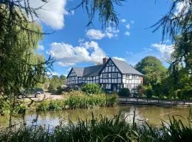 Historic Tudor House in rural Hereford - inc breakfast