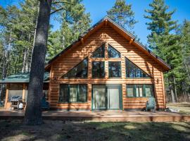Rustic Luxury - Bent Paddle - Parking - Fast Wi-Fi CB14, готель у місті Babbitt