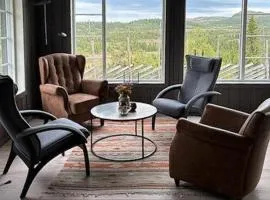 Cabin With Panoramic Views Over The Mountains