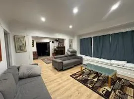 Nearby Museums • Downtown • 4BR • Sleeps 16