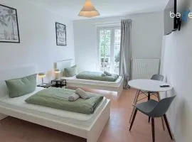 BEGE APARTMENTS: FIRM RELAX