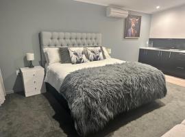 Thornton Hideaway Private Standalone Retreat, Walk to Cambridge Town Centre, hotel i Cambridge