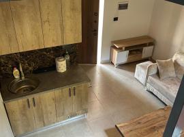 Cozy Nature Home, Hotel in Kutërman