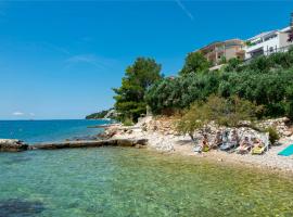Apartment Garden by the Sea, hotel a Celina