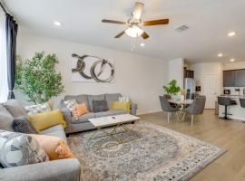 12 Mi to Dtwn McKinney Modern Gem with Patio and Yard, Hotel in Anna