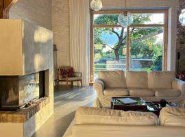 Converted Barn With A View In The Uckermark, hotel a Boitzenburg