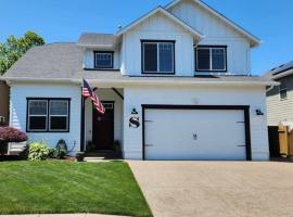 Beautiful Modern Farmhouse: Keizer şehrinde bir otel