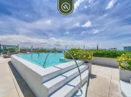 Luxury 3 BR Condo - Beach Access 1 Block Away