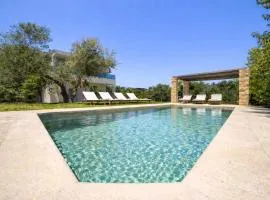 Luxury Villa Marian with Private Pool and Jacuzzi near the Beach of Georgioupoli
