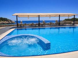 Viesnīca Lalloudes Seaside Suites Sea and Pool View pilsētā Éxo Nímfion