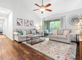 Walk .9 to Toomer's, 2BD/2BTH, 4 Queens, 2 sofabed