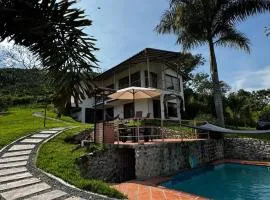 Apto nuevo y moderno con piscina y bbq, zona rural