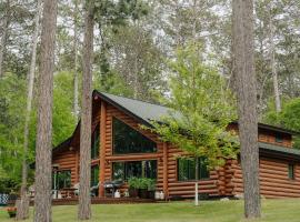 Private Lodge - Exclusive Owners Edition - Parking - Fast Wi-Fi CB15, готель у місті Babbitt