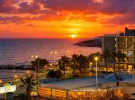 Blue Horizon Gem On The Port