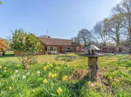 Hook में, होटल 4 Bed in Godalming oc-b30296