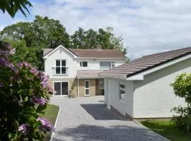 4 Bed in Swansea oc-hh642