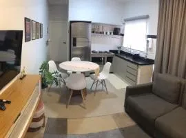 Casa Nashville térrea, 2 dorms, garagem para 2 carros, ar condicionado próximo hospital novo