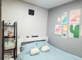 Denden Stay, Seoul Shillim Station 3mins, Airport bus 3mins, Gangnam Hongik Unv' 15mins, Seongsu 40mins