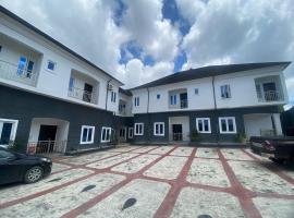 Palm terrace apartments calabar, hotel a Calabar