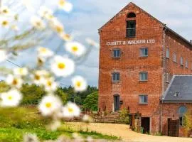 4 Bed in White Horse Common oc-1945