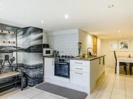 3 Bed in Whaley Bridge oc-h31967