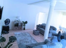 The Cupid Chalet Suite, hotel u gradu 'Kingstown'