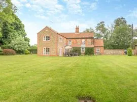 5 Bed in Whissonsett oc-m29114