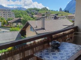 Les appartements du Manoir - Vue Alpes, proche Château de Villa, Hotel in Sierre