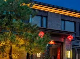 Lu Ming Bieyuan,Xi'an-Courtyard Stay by the Ancient City Wall with Garden Views and a Multifunctional Hall