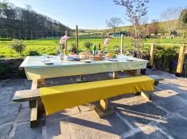 4 Bed in Little Hayfield oc-c31097