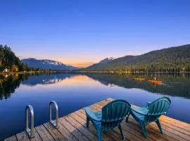 Otter Chalet on Fish Lake by NW Comfy Cabins