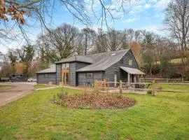 4 Bed in Ewhurst Green oc-w31032