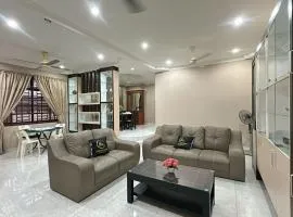 C05 Family Rinting Homestay 2 Storey Semi D