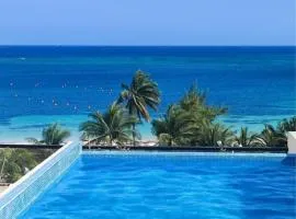 Modern 1 bedroom suite by beach Great location!