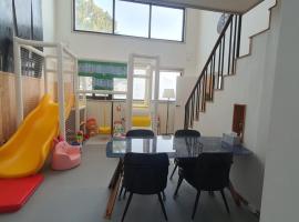 Viesnīca Geoje Theview Kids Poolvilla pilsētā Kodže