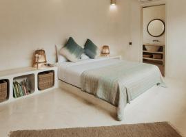 Serene 2-BR Hideaway - Near Canggu & Seseh Beach, Hotel in Cemagi