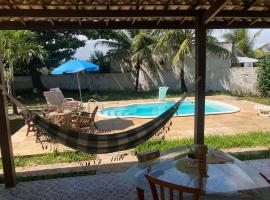 Casa Ibiza, grande e gostosa a 1 minuto da praia,, hotel u gradu Kamasari