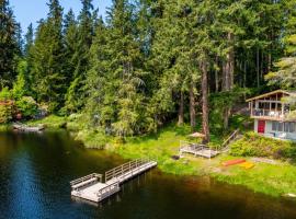 Goss Lake Getaway by AvantStay Lakefront Escape, hotel em Langley