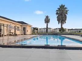 Cozy Cedar Haven Fourways Mall City Escape