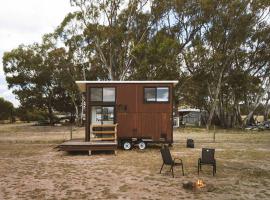 Bellellen Park 2 by Tiny Away, Hotel in Stawell