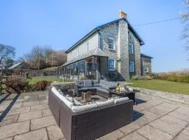 5 Bed in Hundred House oc-l31090