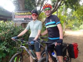 Thomasha Homestay & Tuk Tuk Tour, hotel en Wellawaya