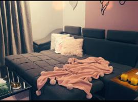 Luxurious Two Bedroom Apartment in front Avenue mall with wide garden view, Hotel in New cairo