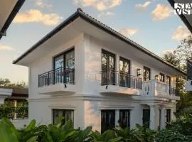 StayVista at Casa PuMa with Pool & WiFi