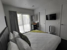 Korari Room at Schist Rock Home, hotel in Omakau