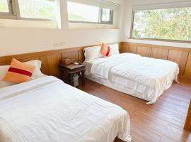 Country Grange B&B, hotel in Yuanshan