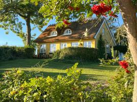 Charming Farmhouse With Views On Møn, viešbutis mieste Borre